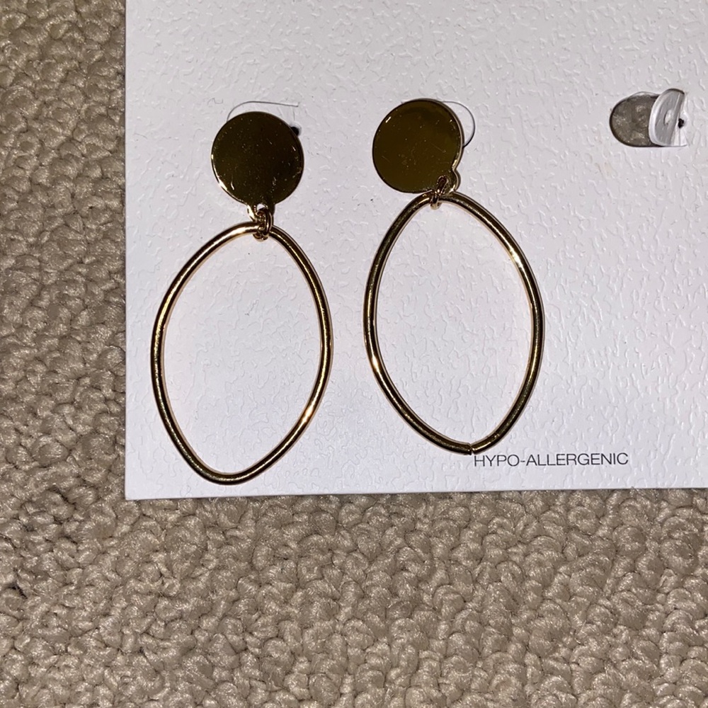 Gold dangle earrings NWT